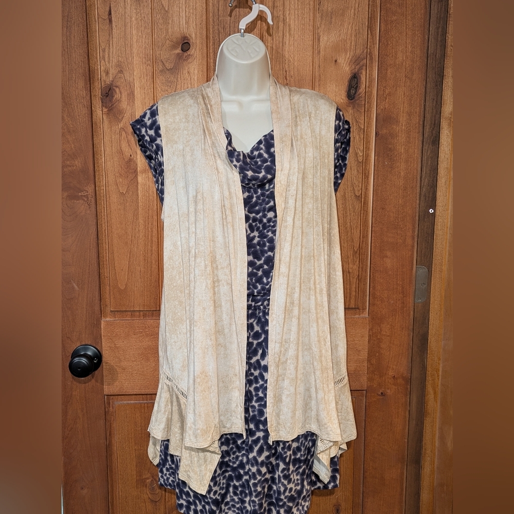 LOGO by Lori Goldstein Tan Sleeveless Drape Vest